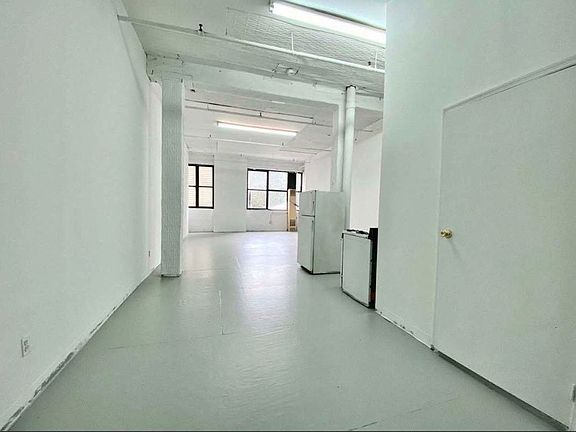3rd image of 1085 Willoughby Ave #2E