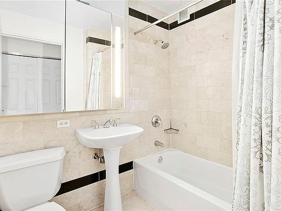 4th image of 20 West St APT 34F