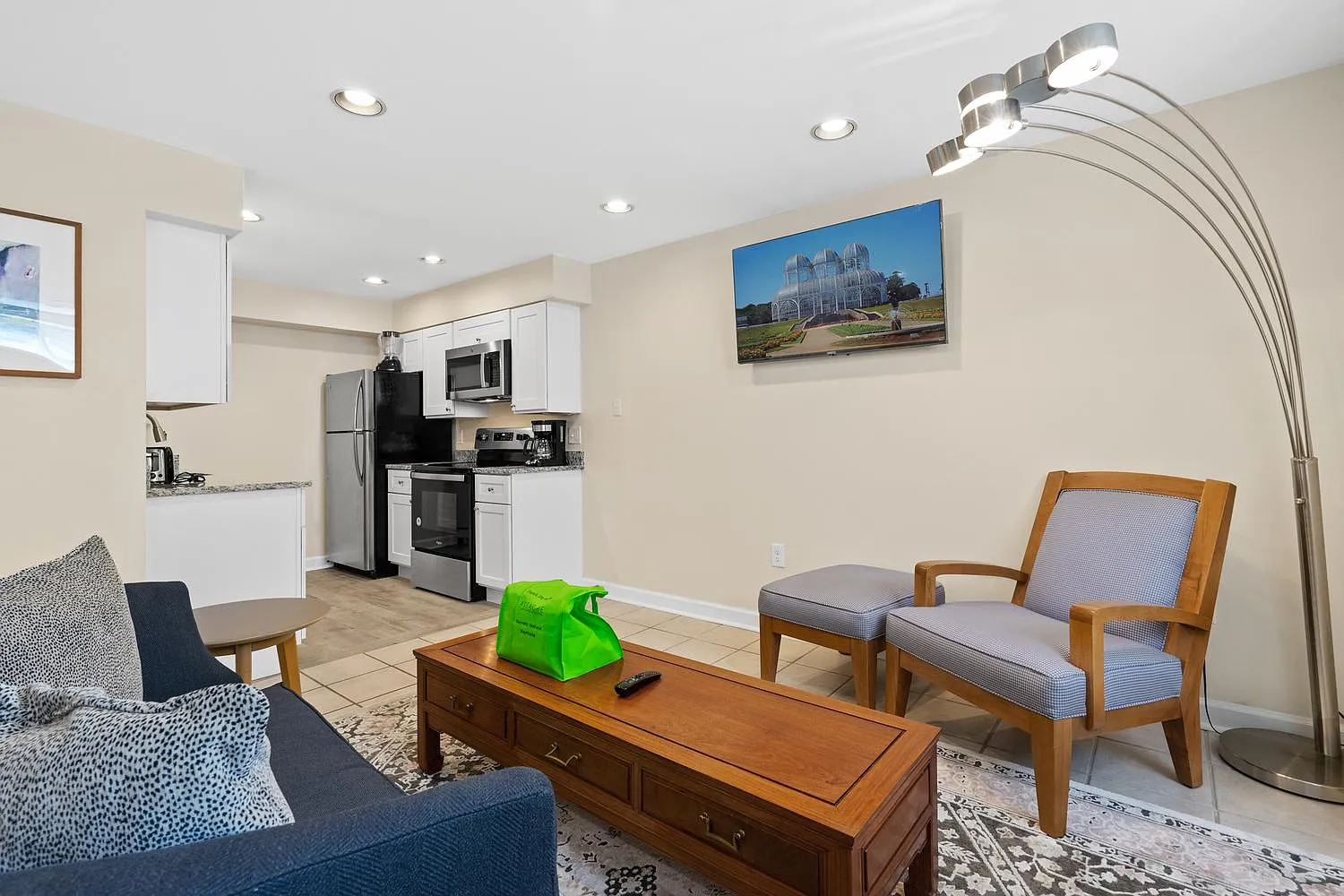 2 bed, 1.5 bath, 950 sqft, $3,780 — Photo 2