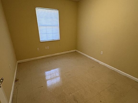 5th image of 701 W Warren St #A