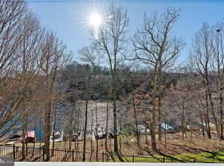 2084 Beacon Heights Dr, Reston, VA 20191