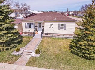 1008 5th St SW, Valley City, ND 58072