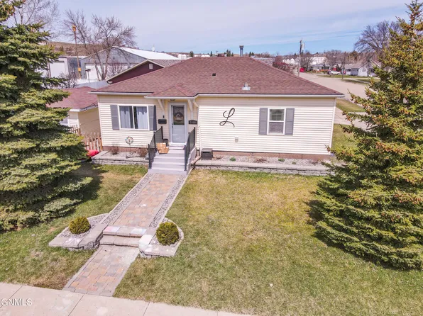 1008 5th St SW, Valley City, ND 58072