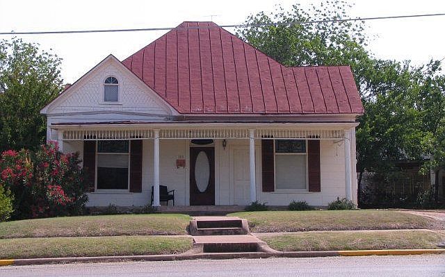1st image of 303 W Austin St