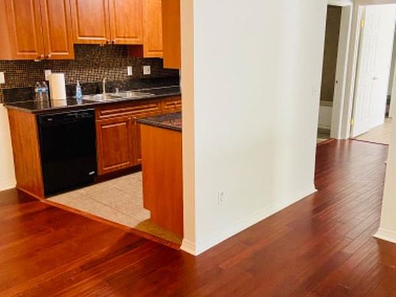 4th image of 3040 Alta View Dr #106