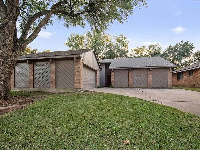 2411 Cypressvine Dr — Photo 1