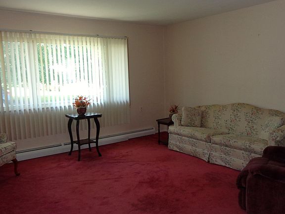 2nd image of 42 Falmouth St