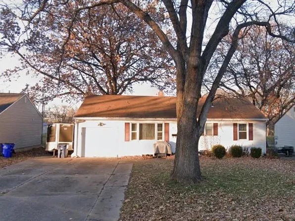 606 NE 67th Pl, Gladstone, MO 64118