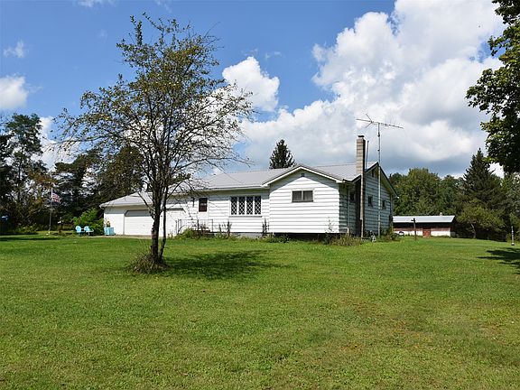 5th image of 1902 W Center Rd