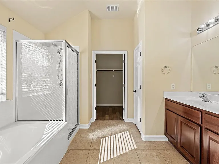 3608 Glastonbury Trl — Photo 18