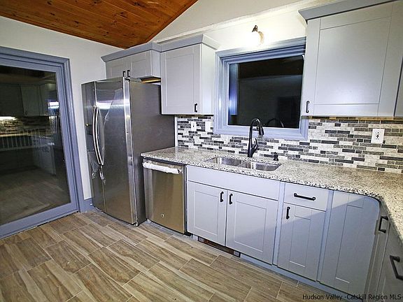 3rd image of 9 Hill Top Ln