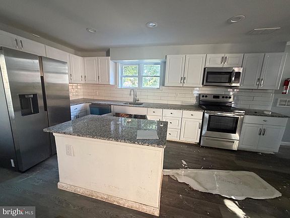 4th image of 1057 South St