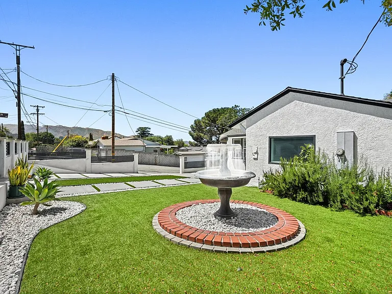 10337 Pinyon Ave — Photo 2