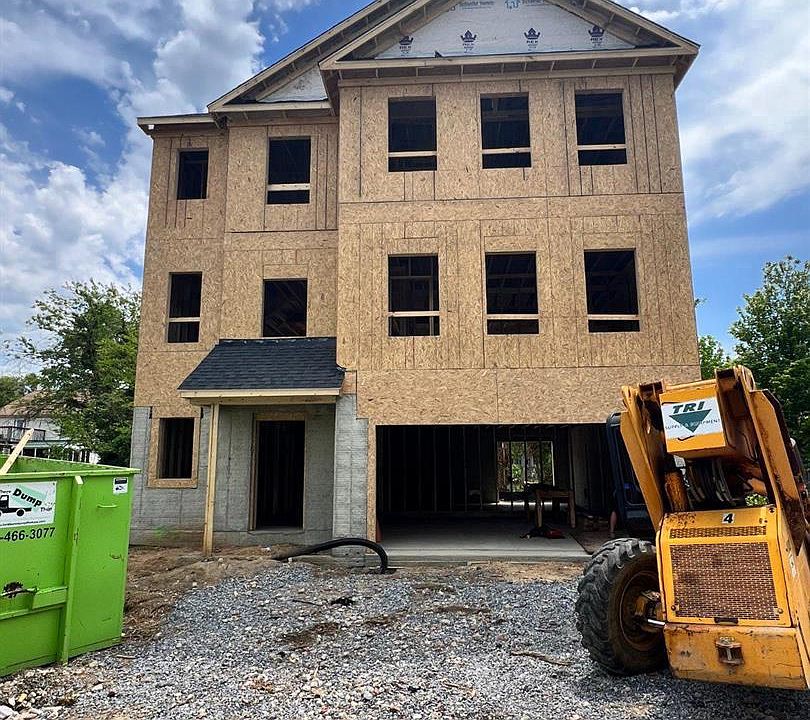1st image of 1235 Spruce Ave
