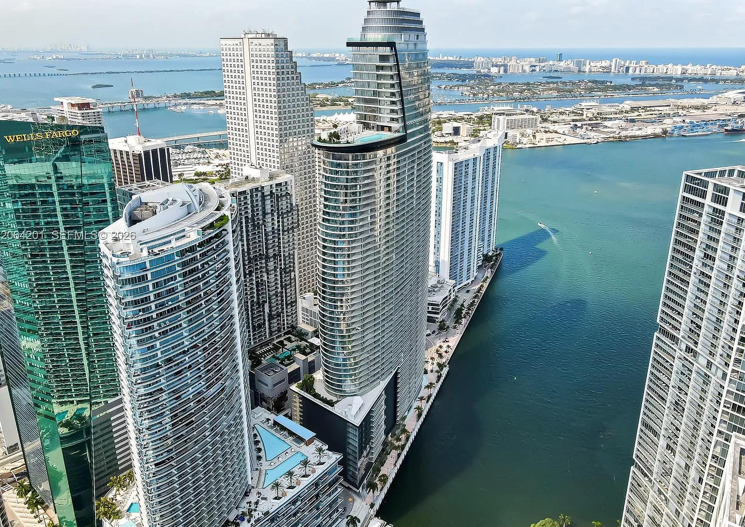 Aston Martin Residences — Photo 3