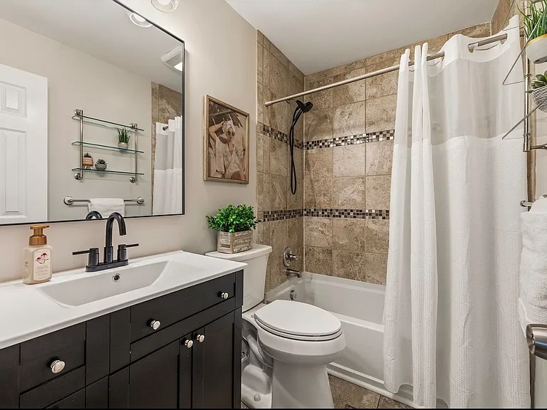 6739 Roe Ave — Photo 46