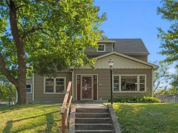 2705 Spring Garden St, Leavenworth, KS 66048