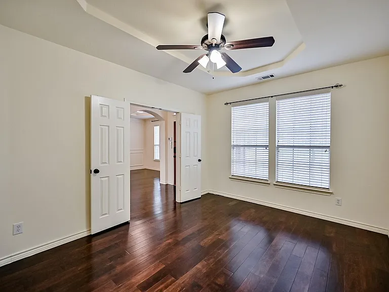 2716 Eastland Dr — Photo 7