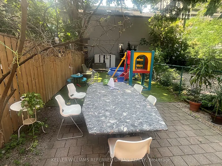 335 Roehampton Ave — Photo 15
