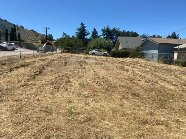 Corner Datetree Drive Alderwood, Lake Hughes, CA 93532