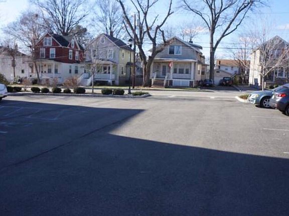 3rd image of 256 Franklin Ave APT 2D