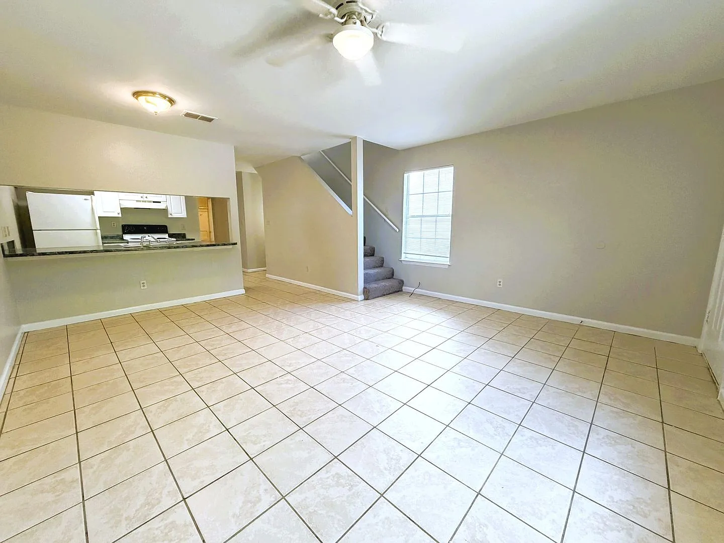 Awesome 3/3 W/ Open Kitchen W/ Bar, W/D, New Paint, Walk In Closets! $1395/Month Avail Now! — Photo 3