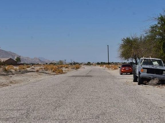 Exterior Neighborhood (street photo)