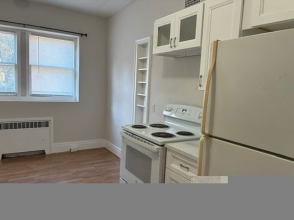 3rd image of 215 Ridgeway Rd APT 2