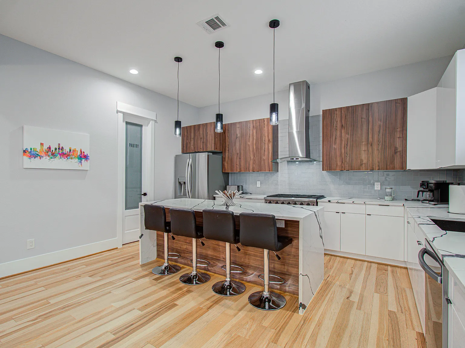 3 bed, 3.5 bath, 2527 sqft, $4,595 — Photo 4