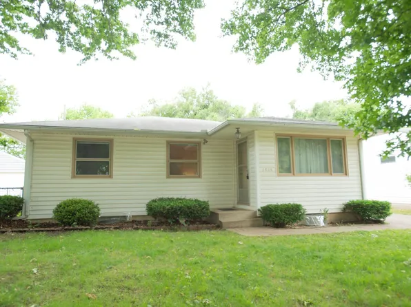 1905 SW Meadow Ln, Topeka, KS 66604