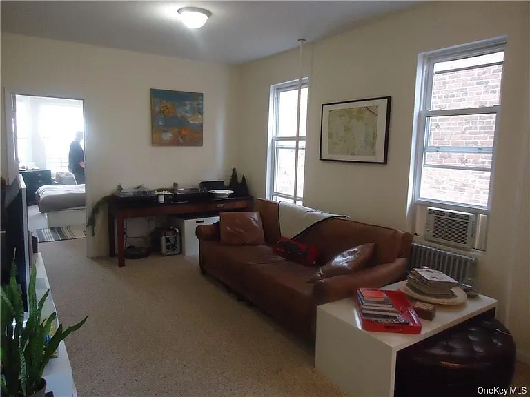 33 Washington Ave #2L — Photo 2