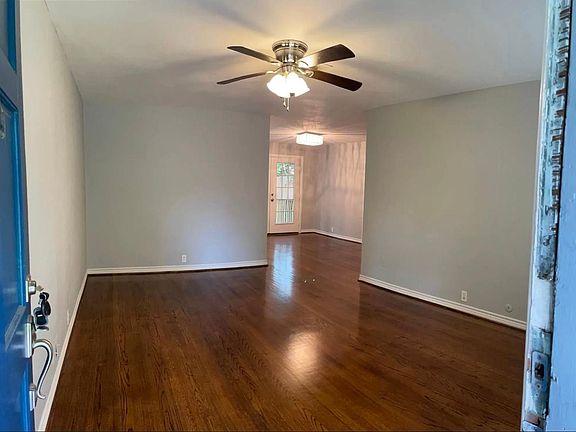 3rd image of 2037 E Catalpa St