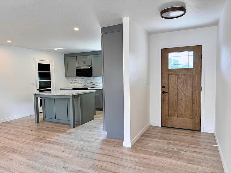 10582 Suzanne Ct — Photo 4