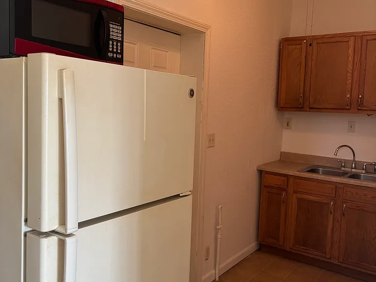 323 Kretschmer Ave — Photo 2