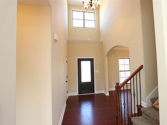 4th image of 136 Summer Terrace Ln
