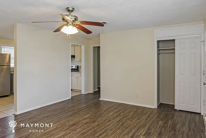 3 bed, 2.0 bath, 1271 sqft, $1,345 — Photo 3