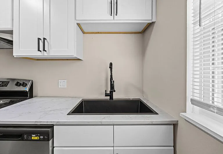 Holcomb Village Apartments — Photo 14