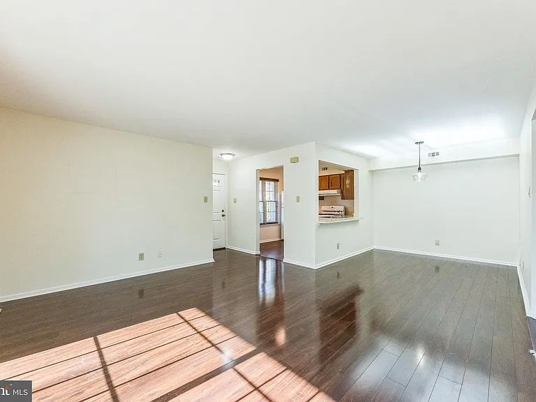 4305A Fenwick Ln — Photo 3