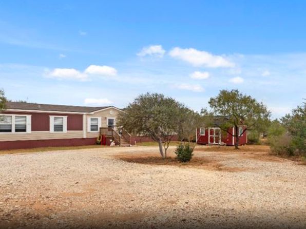 114 County Road 2662, Moore, TX 78057