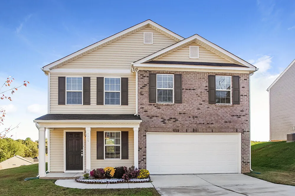 3 bed, 2.5 bath, 1891 sqft, $2,045 — Photo 1