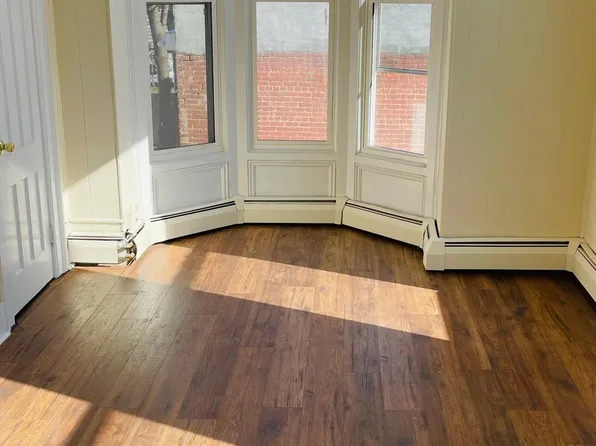 80 Main St #2E, Coeymans, NY 12045