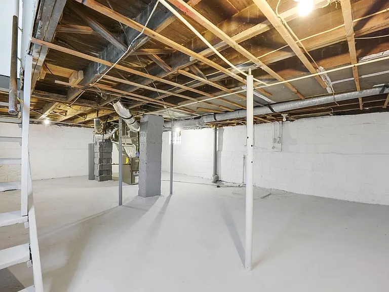172 S Richardson Ave — Photo 22