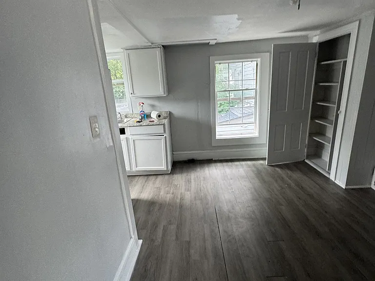 509 W Stephen St — Photo 4