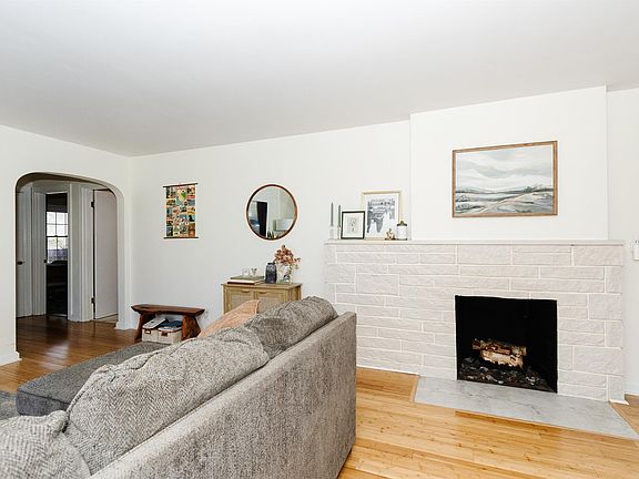 3rd image of 703 Chestnut St