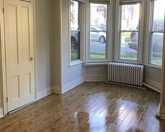 5th image of 113 Fair St