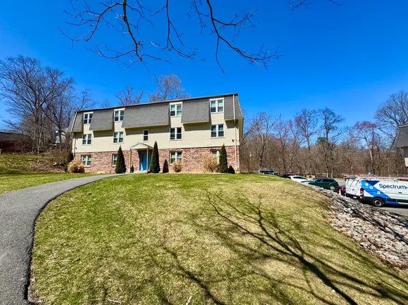 100 Upton St #A-5, Grafton, MA 01519