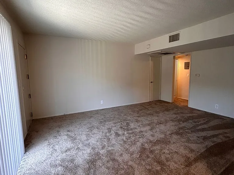 521 S Grevillea Ave — Photo 9