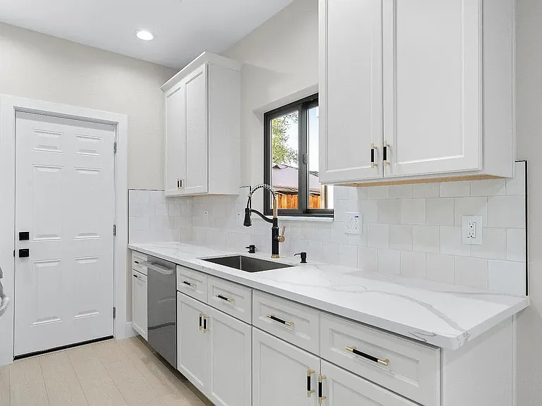 141 Birch St #A — Photo 10