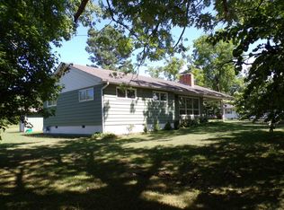 1024 N Walnut St, Willow Springs, MO 65793