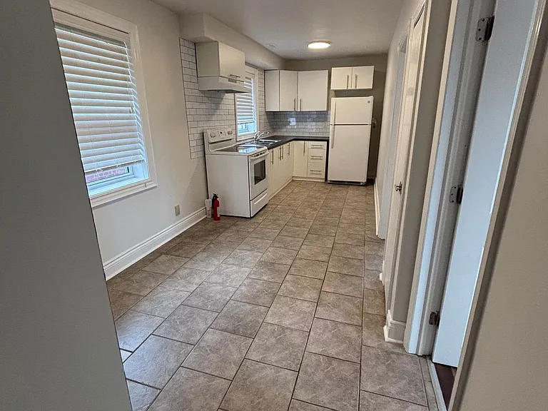 85A Evans Ave #UPPER — Photo 14